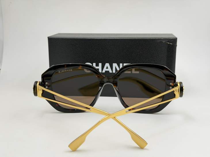 Picture of Chanel Sunglasses _SKUfw79278559fw